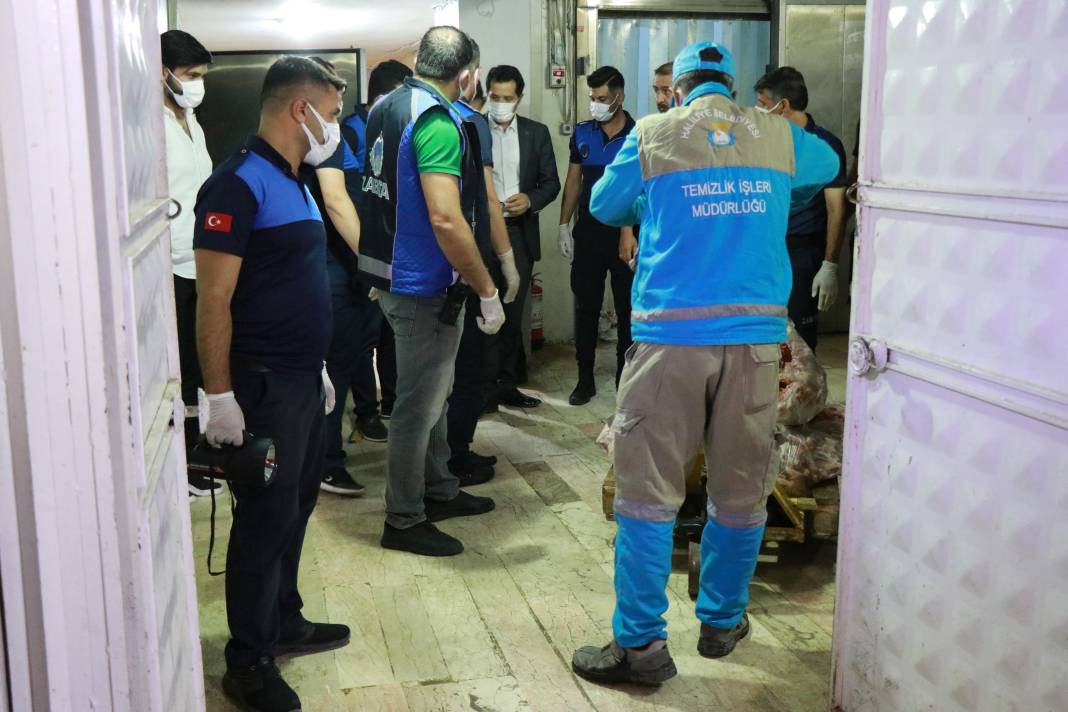 Bayram öncesi mide bulandıran görüntüler! Yakalanmasa vatandaşa yedireceklerdi - Resim: 20